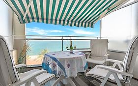 La Prom - A Two Bedroom Apartment With A Sea View